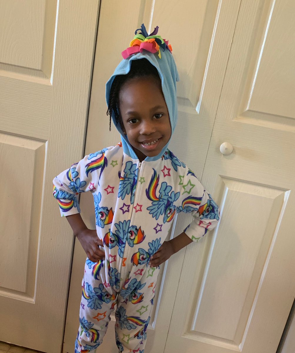 msjohnsonlres's tweet photo. Amyah is showing her school spirit in her PJ’s this morning for PJ Day! @LostRiverElem https://t.co/Qw09JV5Cz6