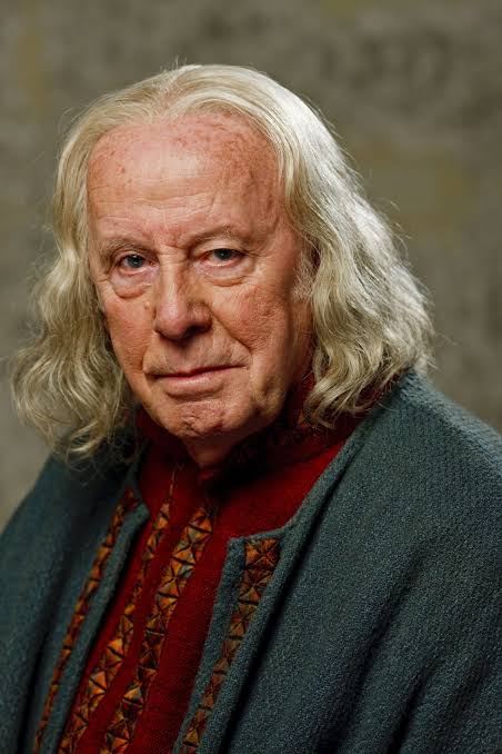 official_mc5050's tweet photo. If movies were real, this man would've saved the world from this Virus, by now he 4 don send Merlin to forest go bring Ugwu and Bitterleaf pound am 4 dat im small mortar boom vaccine go drop like album. #GAIUS https://t.co/psOicaxb5z