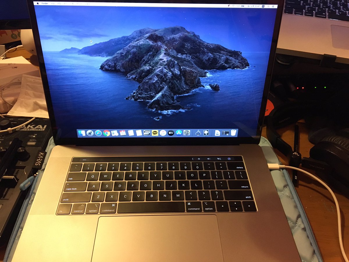 RockQoo's tweet image. #macbookpro15 #2018cto 
#apple
-
새로운 프로듀싱 일때문에 중고로 맥북을 구입했다.
이걸로 좋은 음악 많이많이 만들어내야지.
잘 지내보자.