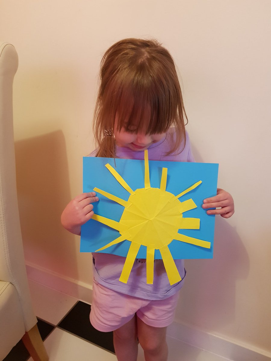EmmaPapillon's tweet photo. @uptonclassRLB Imogen has made her sun picture for the window. https://t.co/39IHMa6zlB