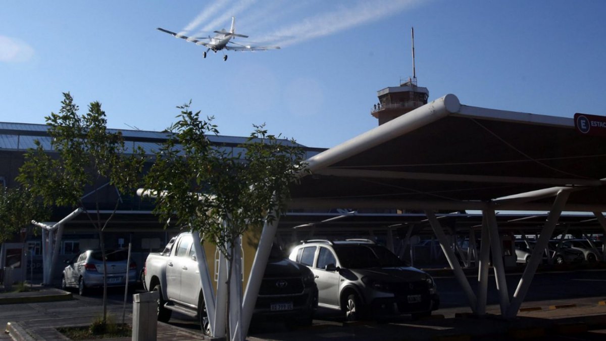 Aeroaplicadores's tweet image. ATACAN AL CORONAVIRUS CON APLICACIÓN AÉREA
.
El avión es una herramienta que otorga soluciones a muchos problemas por su posibilidad de alcance y velocidad.
.
SEGUIR HILO 👇👇