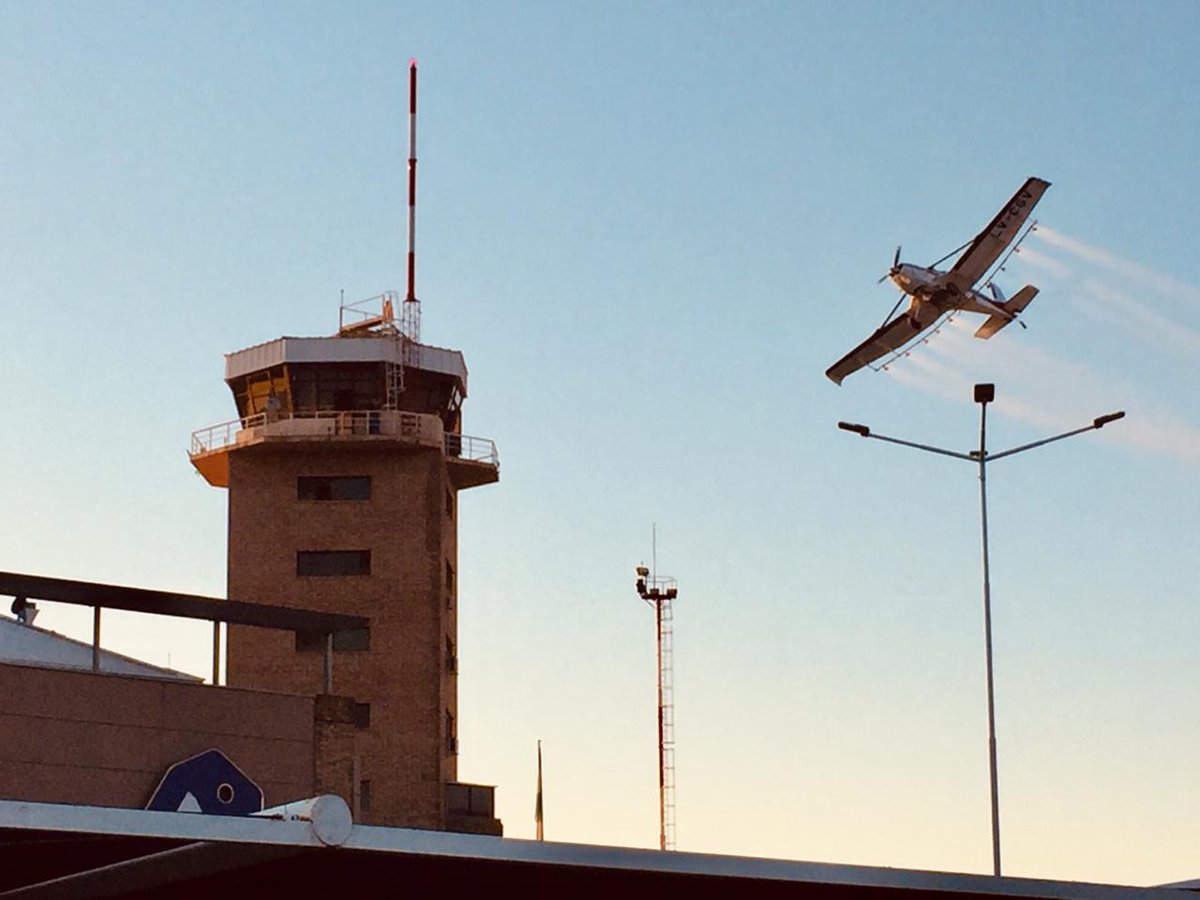 Aeroaplicadores's tweet image. ATACAN AL CORONAVIRUS CON APLICACIÓN AÉREA
.
El avión es una herramienta que otorga soluciones a muchos problemas por su posibilidad de alcance y velocidad.
.
SEGUIR HILO 👇👇