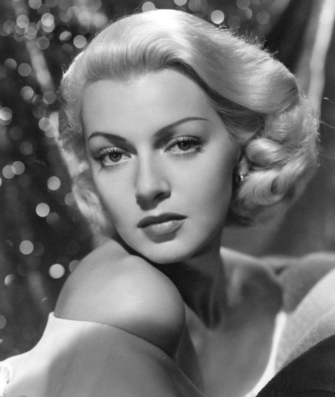 #MondayMovies Today, we are shining a light on #GlamourActress Lana Turner (1920-1995) Known for her roles in ‘Somewhere I’ll Find You’ and ‘Weekend At The Waldorf’, this #BlondeBombshell still holds a light on 1940s #Cinema 🎬 #hollywoodstarlets #greatgatsby #Starlets #1920s