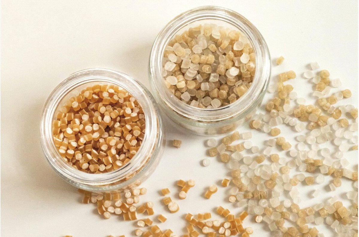 mszego's tweet photo. While reusable should be the first priority, when it's not an option, what if single-use was made with a type of resin that was fully compostable and backyard safe? Check out @nuhakfs's company, #ecopackers a @UofTStartup. #entrepreneurs #Innovation https://t.co/p0OoVUHbRE