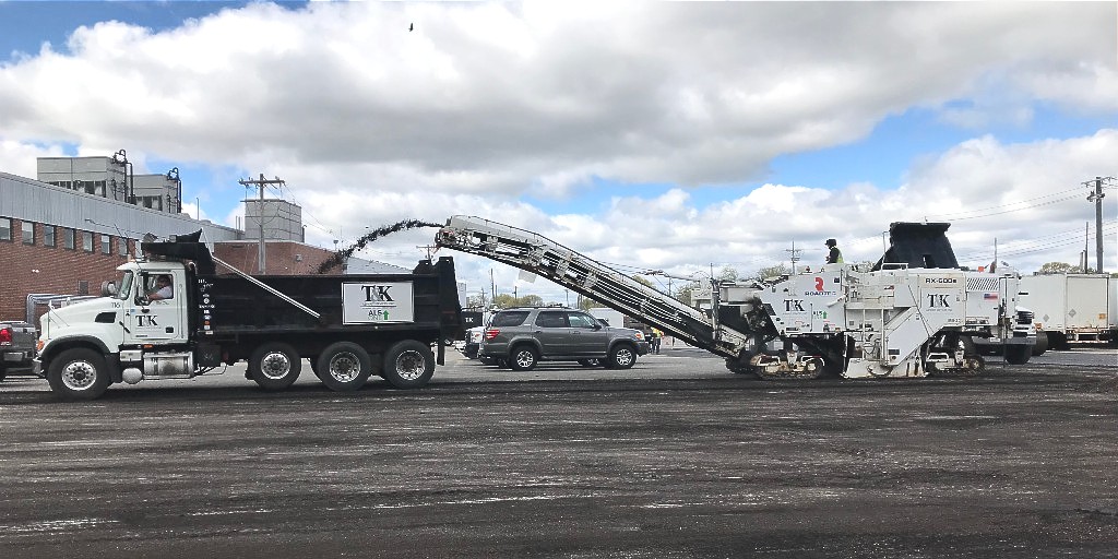 Roadtec's tweet photo. Monday Milling with @TKAsphalt! #DedicatedToYourSuccess https://t.co/lGG0ac93QC https://t.co/NXirZfDum1
