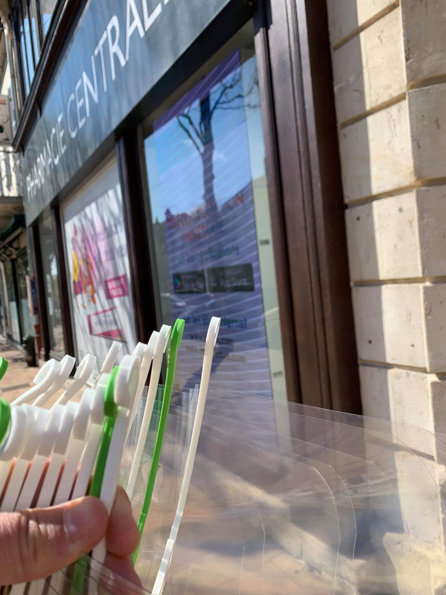 Aujourd'hui 40 visières distribué par la députée de la Nièvre <a href="/perrinegoulet/">Perrine Goulet</a> aux hôpitaux de Nevers et Cosne ainsi que des pharmacies.
Sans compter toutes celles déjà distribués par notre association !
Merci a tous pour votre engagement.
#SolidariteCOVID19 #COVID2019france