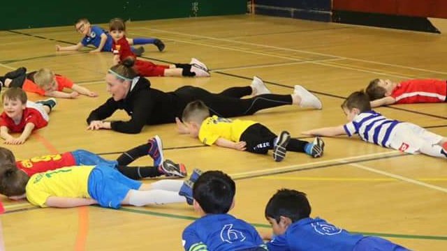 MartinePower6's tweet photo. Thanks @AlistairDickso4 for the nomination. I nominate @duffmark11 @philcowen75 @BrandonJG99 and @Tiarna297 you have 24hrs to respond or donate £20 to charity. You have to nominate 4 coaches and post a pic of you coaching. I usually take the pictures 😂🤷‍♀️#fundamentals #flatbean https://t.co/8FTc412CSs