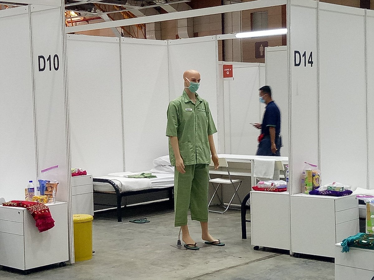 Lawatan PM TSMY ke Quarantine And Treatment Centre for low risk Covid-19 patient at MAEPS Serdang. JKR Selangor antara agensi yang turut menyumbang dalam menyiapkan fasiliti ini. @JKR_E_Selangor  <a href="/JKRElektrik/">Cawangan Kejuruteraan Elektrik Ibu Pejabat</a>  <a href="/JKRMalaysia/">JKR Malaysia</a> <a href="/irshahabuddin/">shahabuddin</a>