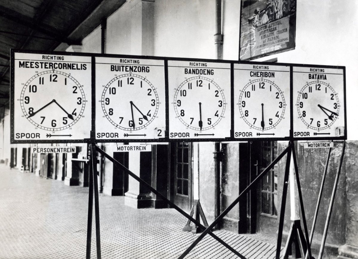 Jadwal keberangkatan kereta di Stasiun Koningsplein (Gambir), Batavia tahun 1931.