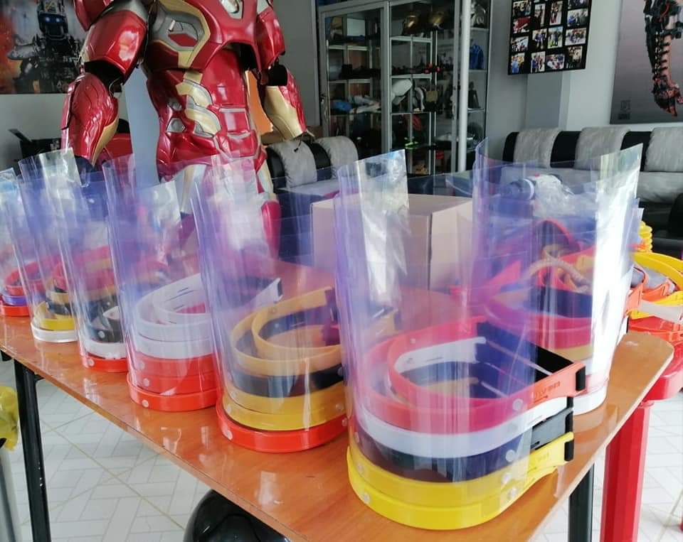 Sumaj_Warmi's tweet photo. 🛑 #RonaldMamani, de #RoboticsCreators,
solicita materia prima como filamento para impresión 3d y acetatos para que continúe con la fabricación de #FaceShield para apoyar al personal salud en su combate contra el #Coronavirus. https://t.co/R1keqMoit5