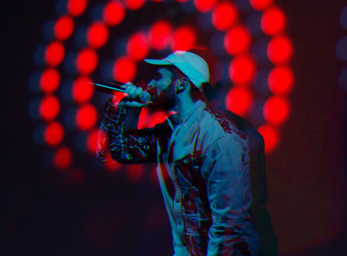 TeawhYB's tweet image. I pay the price the way you swipe through your phone 📲 
#controller2 April 10th