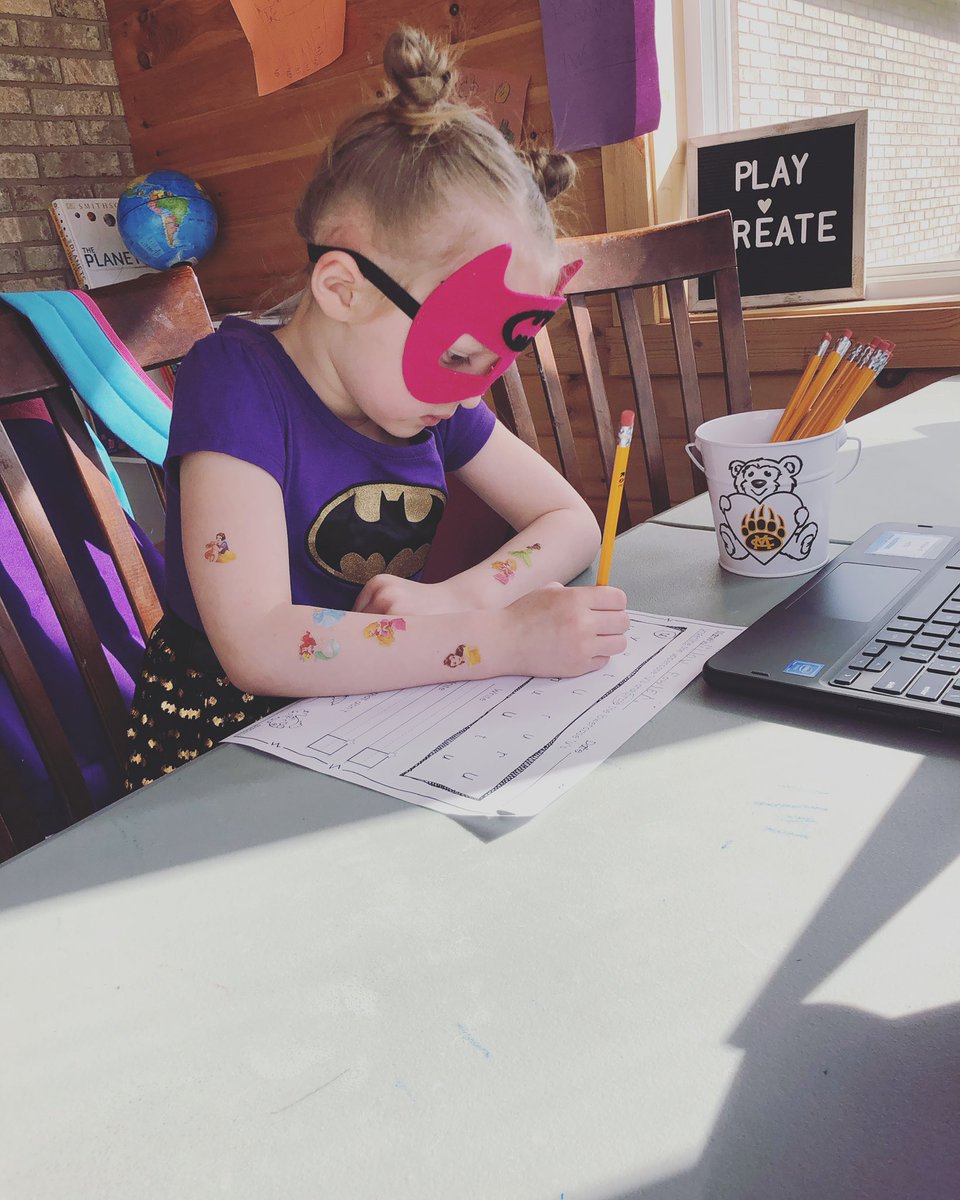 MsMahaffeyK's tweet photo. I love getting photos like this❤️#mcebears#iteachk#superheroday https://t.co/lRRgCU7ZD7