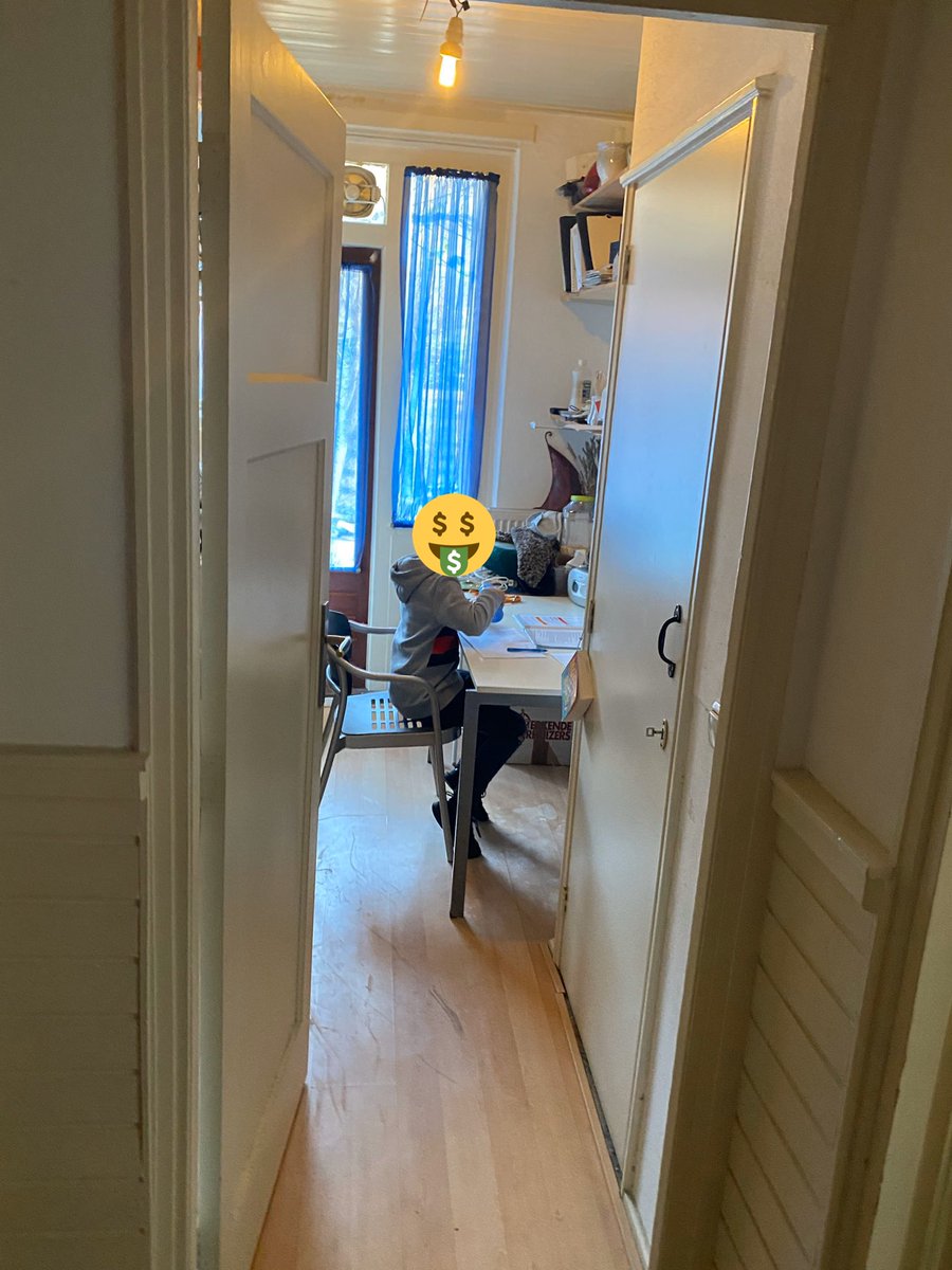 VanZonBusiness's tweet image. #buurjongen is rustig zijn #rekenwerk aan het doen. Kamertje #speciaal voor hem komende periode. Thuis zijn #broertjeenzusje soms druk. Dus kan hij hier af en toe lekker in alle #rust zijn #school werk doen. #Diemen #samentegencorona #thuiswerken #Thuisonderwijs