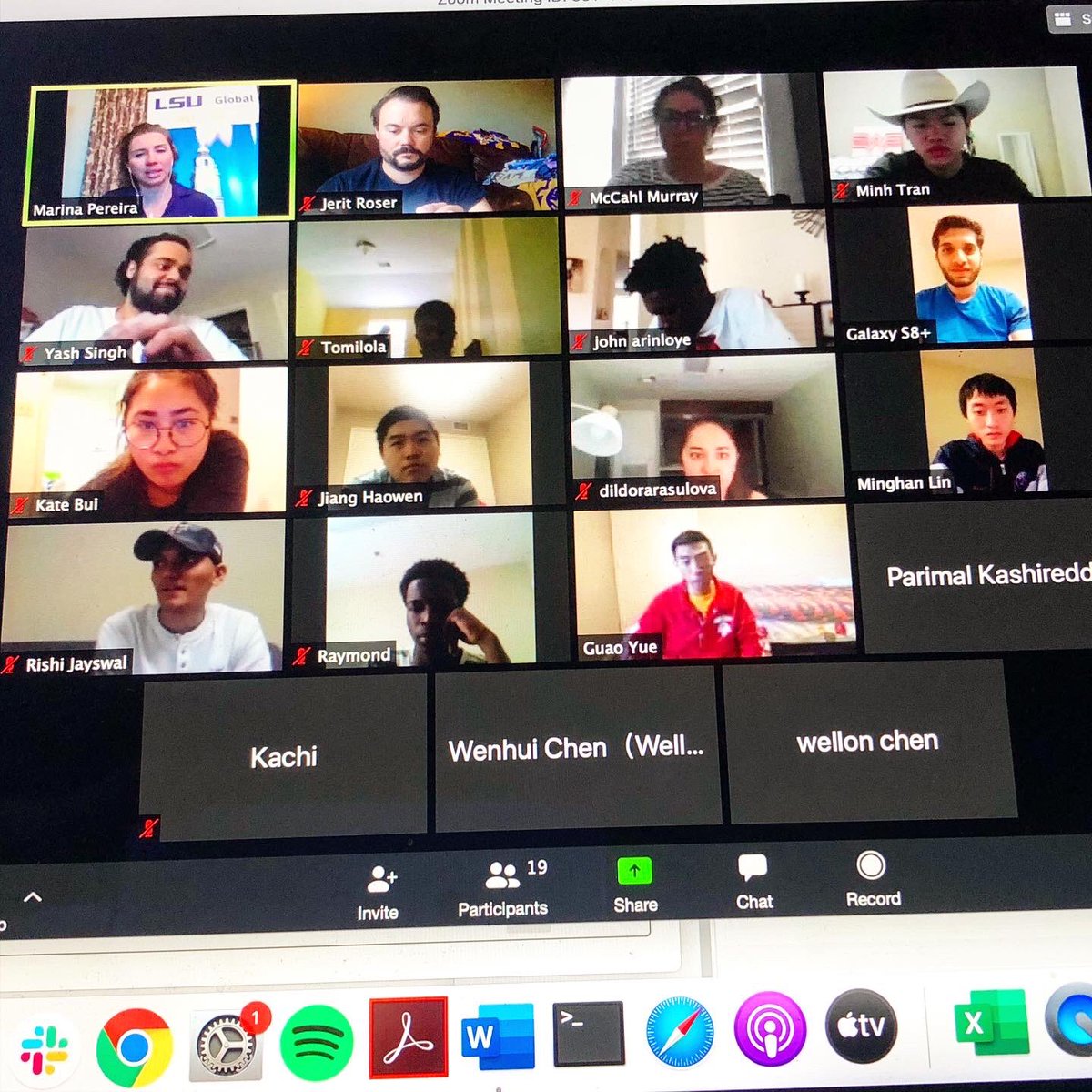LSUGlobal's tweet photo. Have a great first day of online classes, #LSUGlobalFamily! 💜💛 

Great catching up with everyone last week — making sure everyone is comfortable with Zoom AND checking out everyone’s hobbies during the break and fun virtual backgrounds.

Time to geaux finish strong! 🐯💪🏽 https://t.co/5CCEW9KWwc