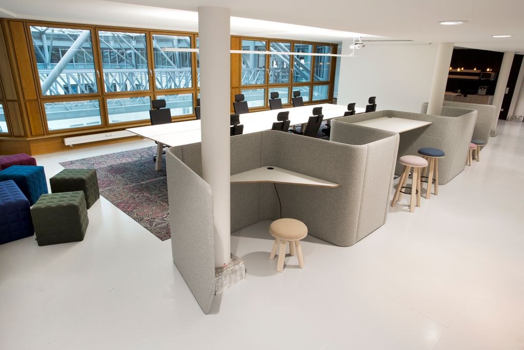 BuzziSpace's tweet photo. Last week, we shared an article with tips on how to design workspaces for today's professionals, and versatility is one of the main features. #BuzziVille provides the opportunity for a variety of configurations. Create your own here: https://t.co/hRuMPSEeRn #Workstation #Acoustic https://t.co/tHKa4JuMPy