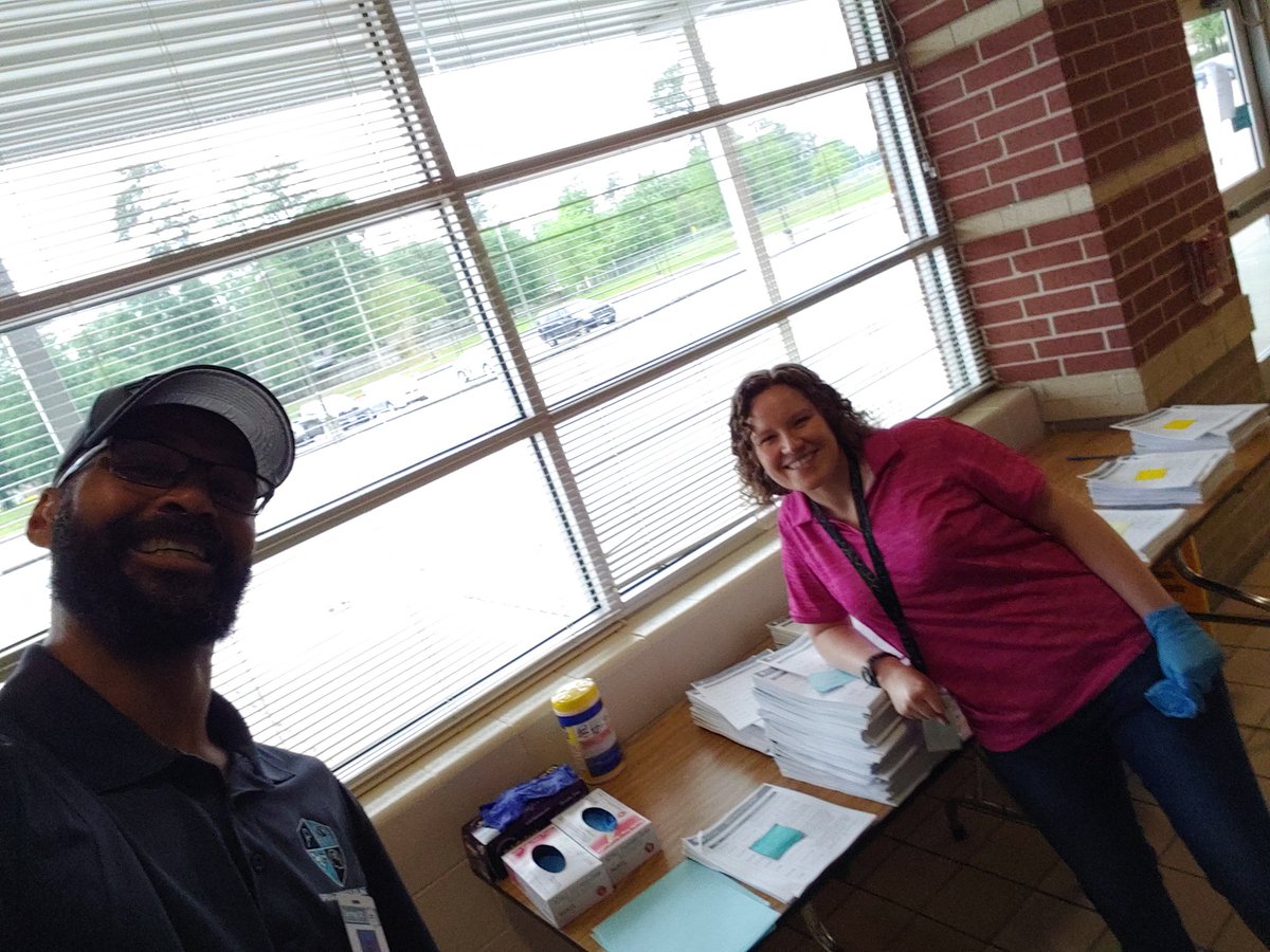 Micheal_T_Butts's tweet photo. Handing out school packets and keeping 6 feet apart. 
@SarahZimeri @SWVillageMiddle https://t.co/aEvCAQZMhK