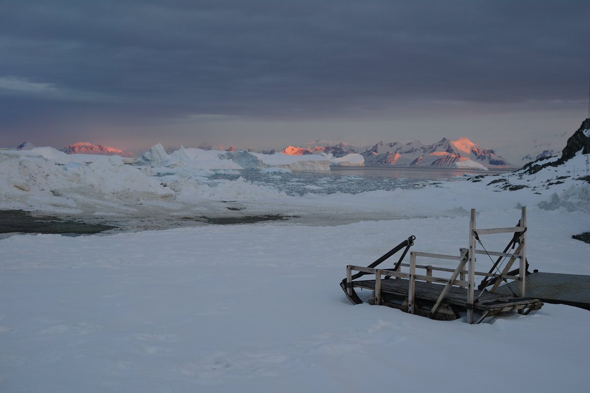 UniversityLeeds's tweet photo. Greenland and Antarctica experience polar ice losses six times faster than in the 1990s. According to the international research led by @AndyShep_CPOM, this will increase sea levels by 17 centimetres over the next 80 years.
 
https://t.co/Jlo3cp5AKC https://t.co/MmrILC8Xeo