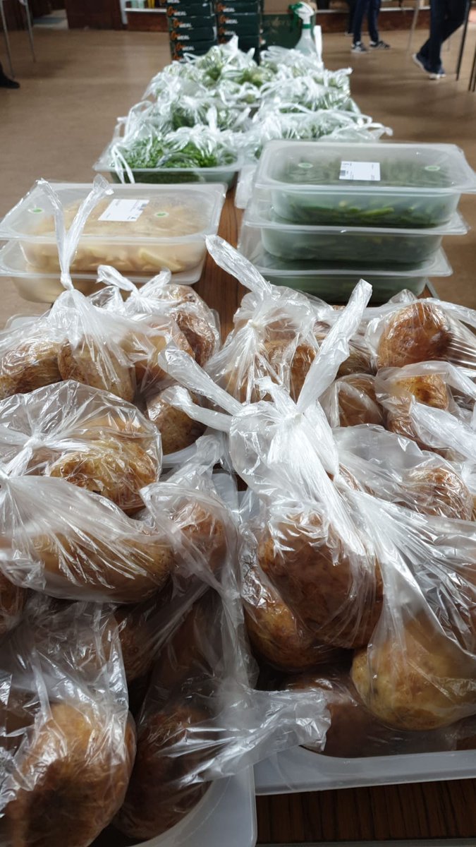 Staff from different parts of <a href="/BrightonHoveCC/">Brighton & Hove City Council</a> have been busy helping to prepare food deliveries for the city's most vulnerable households <a href="/btnhovefood/">B&H Food Partnership #GoldFoodCity</a> <a href="/bh_cw/">なな</a>