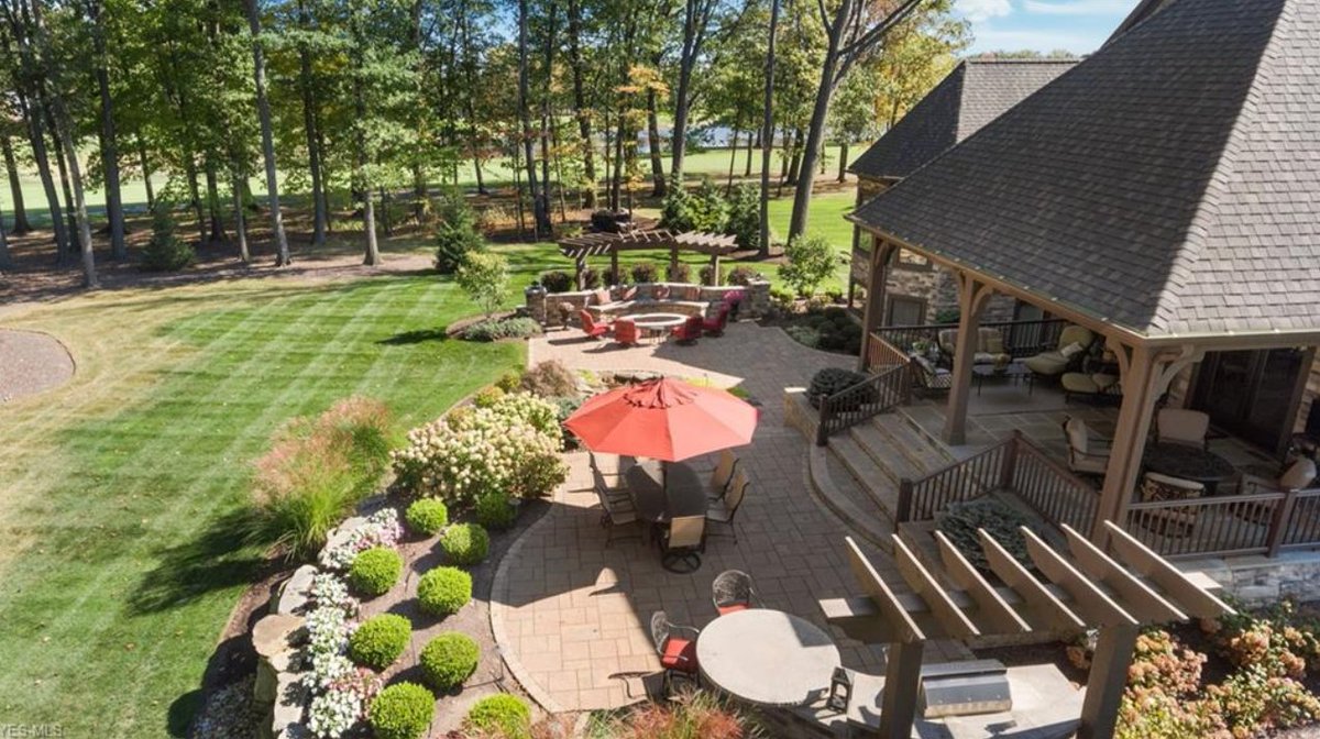 HowardHanna's tweet photo. If two is better than one, then four is just phenomenal! What would you do with the 4 beds and 4 baths in this European Cottage? 🏡
Listed by: Kristine McGee (216) 233-5256| $1,725,000
https://t.co/O1VXZLQBst
#luxury #homesofdistinction #oh https://t.co/jXcFA93nyW