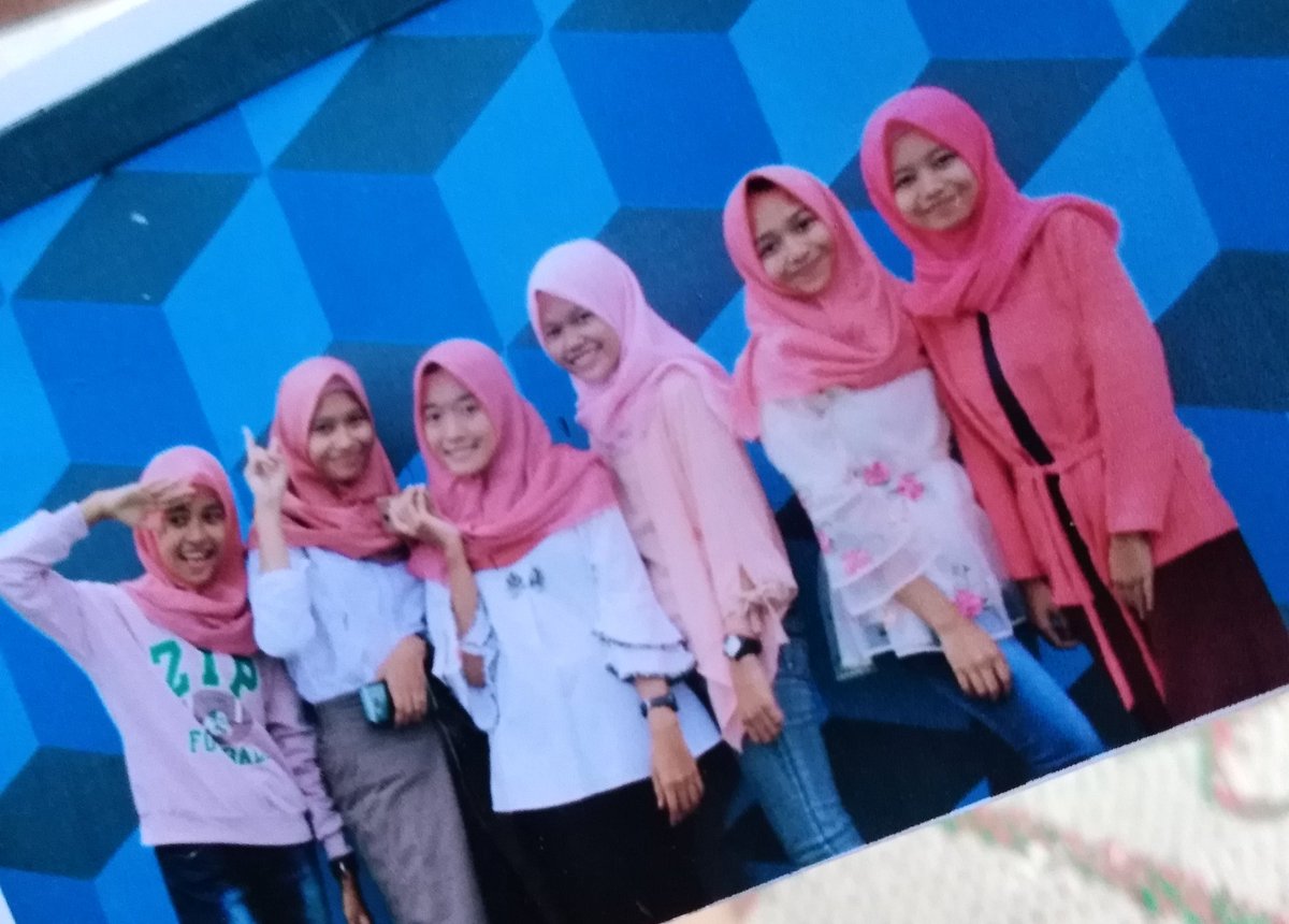 diaayuu_'s tweet photo. Ma Bestie 🖤🖤 6 Friends
Kemana - mana selalu ber-6
Bareng mereka bawaannya ketawa mulu :v
Jadi kangen :(
#6Friends
#sahabat
#DirumahAjaTerus
#DirumahAjaCekalCorona https://t.co/gJxTihGlIb