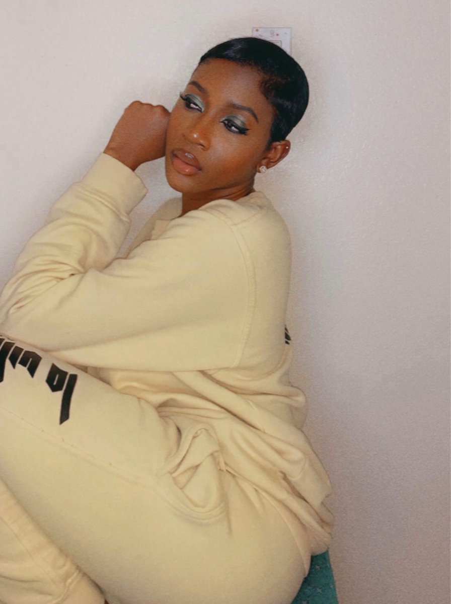aamandaSee's tweet photo. It’s the yellow on brown skin for me 💛 https://t.co/LLs3qkK4gK