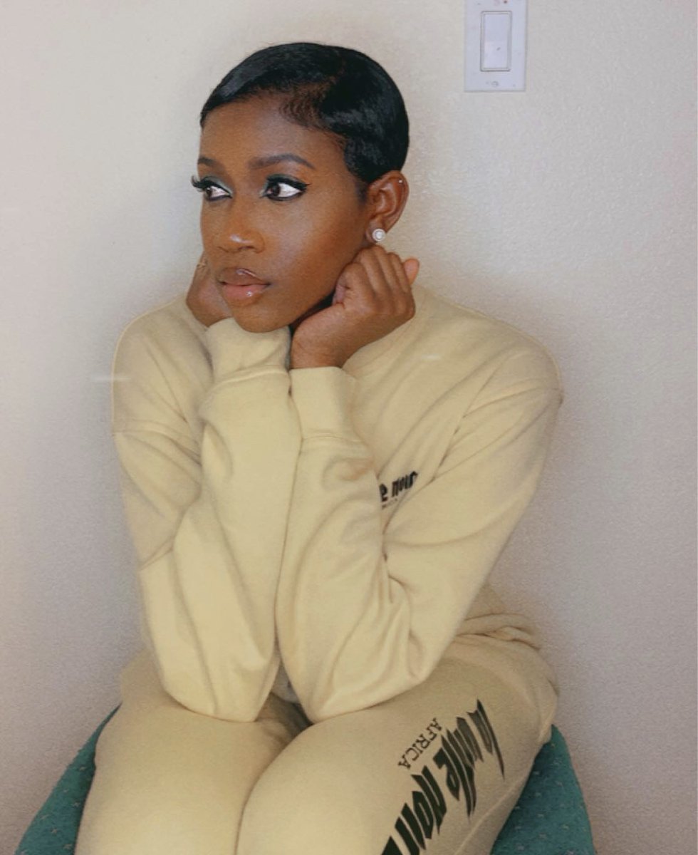 aamandaSee's tweet photo. It’s the yellow on brown skin for me 💛 https://t.co/LLs3qkK4gK