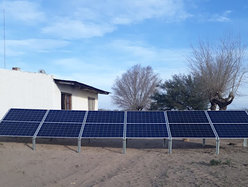 SuriaEnergy's tweet photo. En tiempos de aislamiento, la energía solar nos permite vivir en el campo con todas las comodidades de la vida urbana. Nota Blog: https://t.co/pZTA3l4TJt #EnergiaSolar #EnergiasRenovables #Agro https://t.co/CZpNf1h0Hx