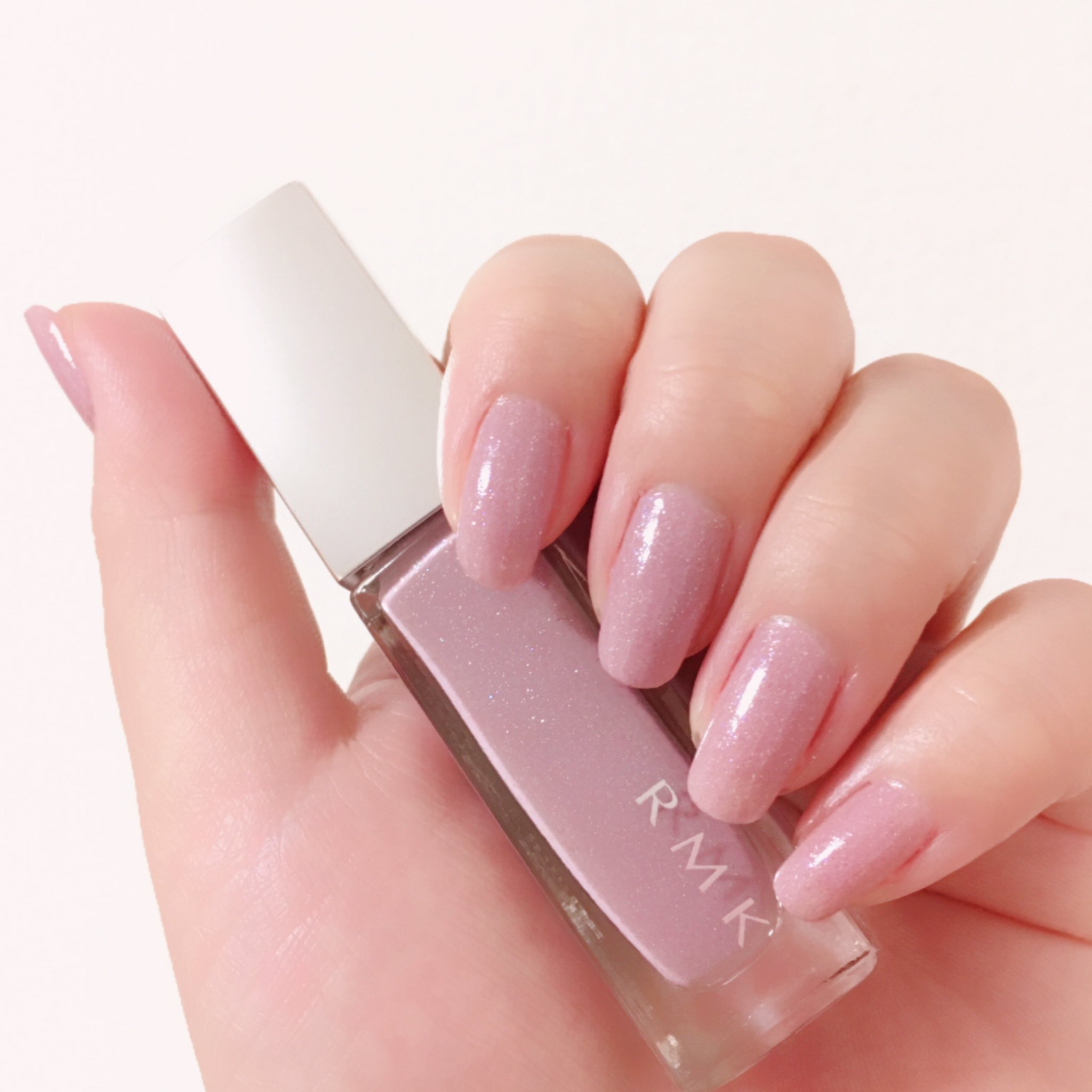 エリー Rmk ネイルポリッシュ 05 スパークルローズ 一見おとなしい青みのくすみピンクなんだけどよく見ると赤と青と金と銀のラメのきらめき 上品な宇宙 T Co Hunbn2vud7 Twitter