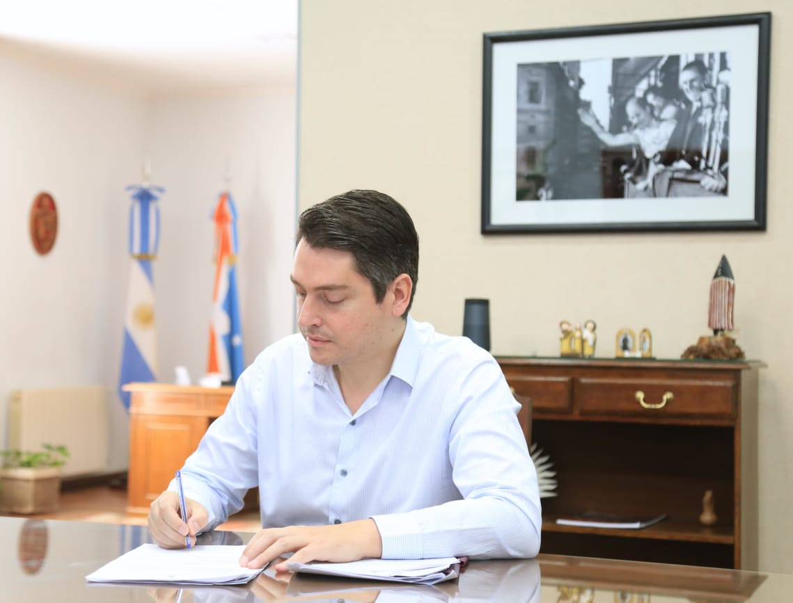 ADICIONAL DE 10 MIL PESOS A TRABAJADORES DE LA SALUD

Será a través de la creación del Fondo de Emergencia Sanitaria el cual surge del aporte del sueldo de los funcionarios de la planta política municipal.

El monto alcanza a quienes prestaron servicios durante la cuarentena.