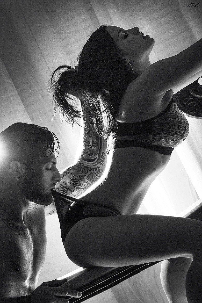 ممتعة هي صرخاتكِ .. !! حين أضرب معاقل أنوثتك .. فلتصرخي .. ولتعلوا آهاتك ، لأسكر برحيقك وأطيل الليل بين أحضانك.