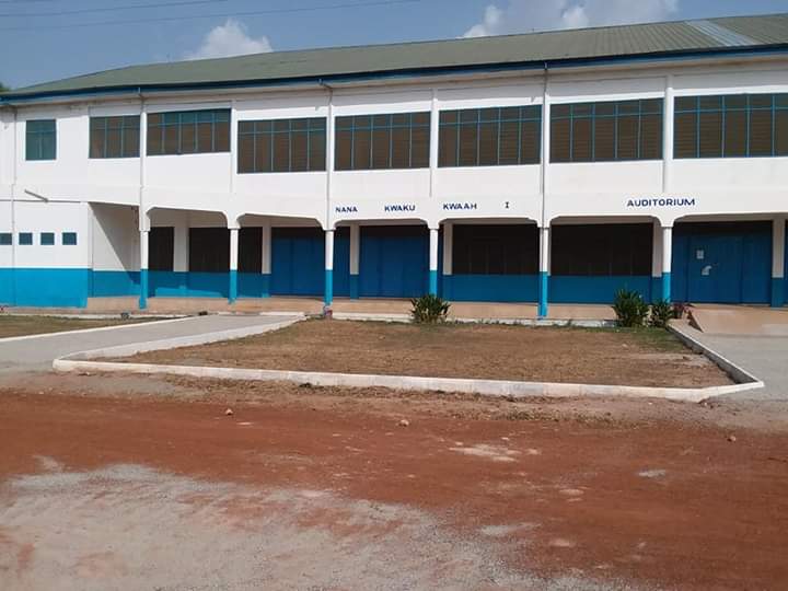 This is how Atebubu College of Education administration lead by Mr. Thomas Sarpong, the acting principal looks like. They've been working harder to change the edifice of the school since he assumed power. God bless our administration for the hard work. #StayHome and #StopCovid19.