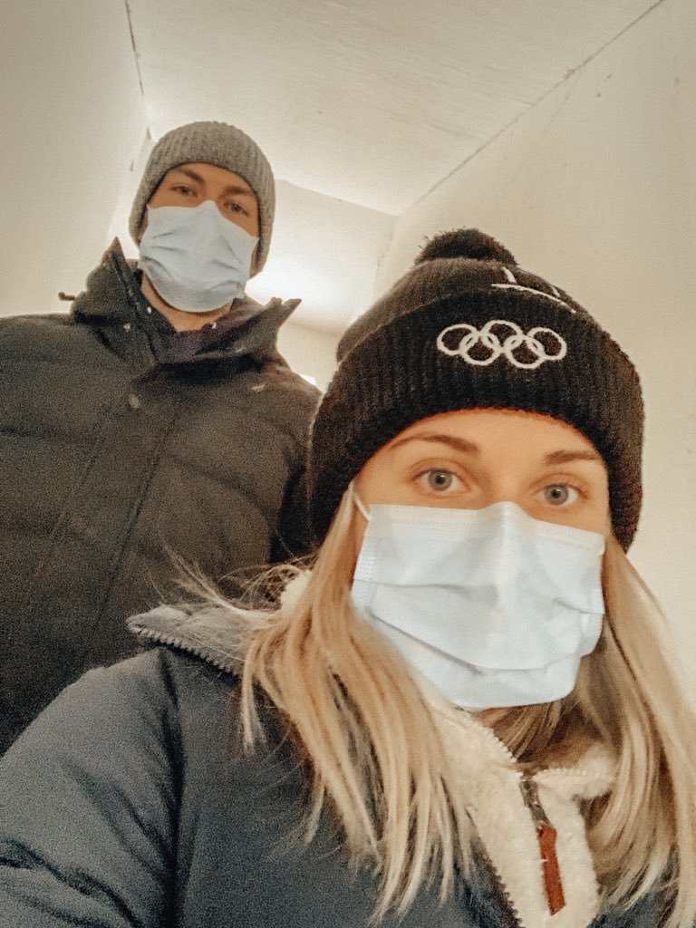 dwyaa's tweet image. Hoping my experience with Covid-19 can help someone out there. It was unlike anything I’ve had before, but I’m happy to say I’m considered a resolved case in Nova Scotia! Seeing other people’s symptoms really helped me, so here’s how I felt. 

Stay safe 💛 

#COVID19