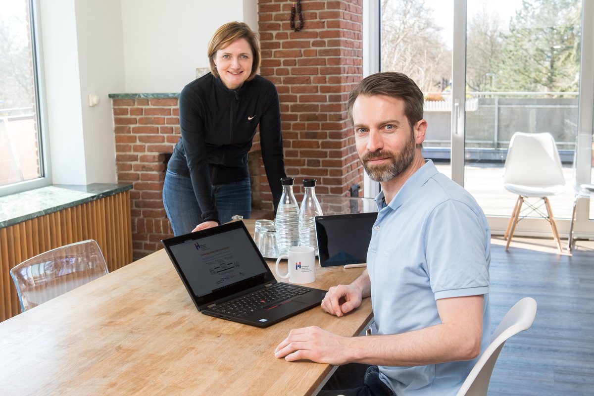 Gemeinsam für die Unternehmen der Region: <a href="/Simone_Lange/">Simone Lange</a> von <a href="/Stadt_Flensburg/">Stadt Flensburg</a> und Professor Till Albert haben die Platform Lieblingsladen, bleib bestehen ins Leben gerufen, um durch die #Coronakrise gefährdete Firmen zu unterstützen. hs-flensburg.de/hochschule/akt… #gemeinsamgegencorona