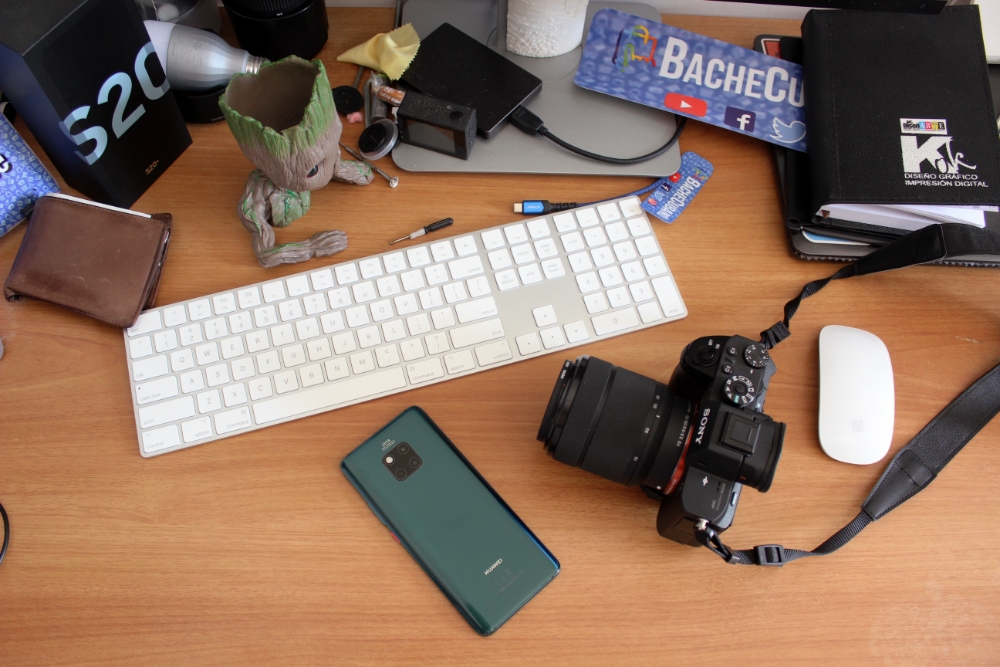 ErichGarciaCruz's tweet photo. ¿Quién gana? 😱
#Huawei #Mate20Pro vs #Sony #alpha7R2
Hoy los exprimimos a fondo. 😍
#photography #photoshoot #contest #FelizLunes https://t.co/aOzXhg3r6g