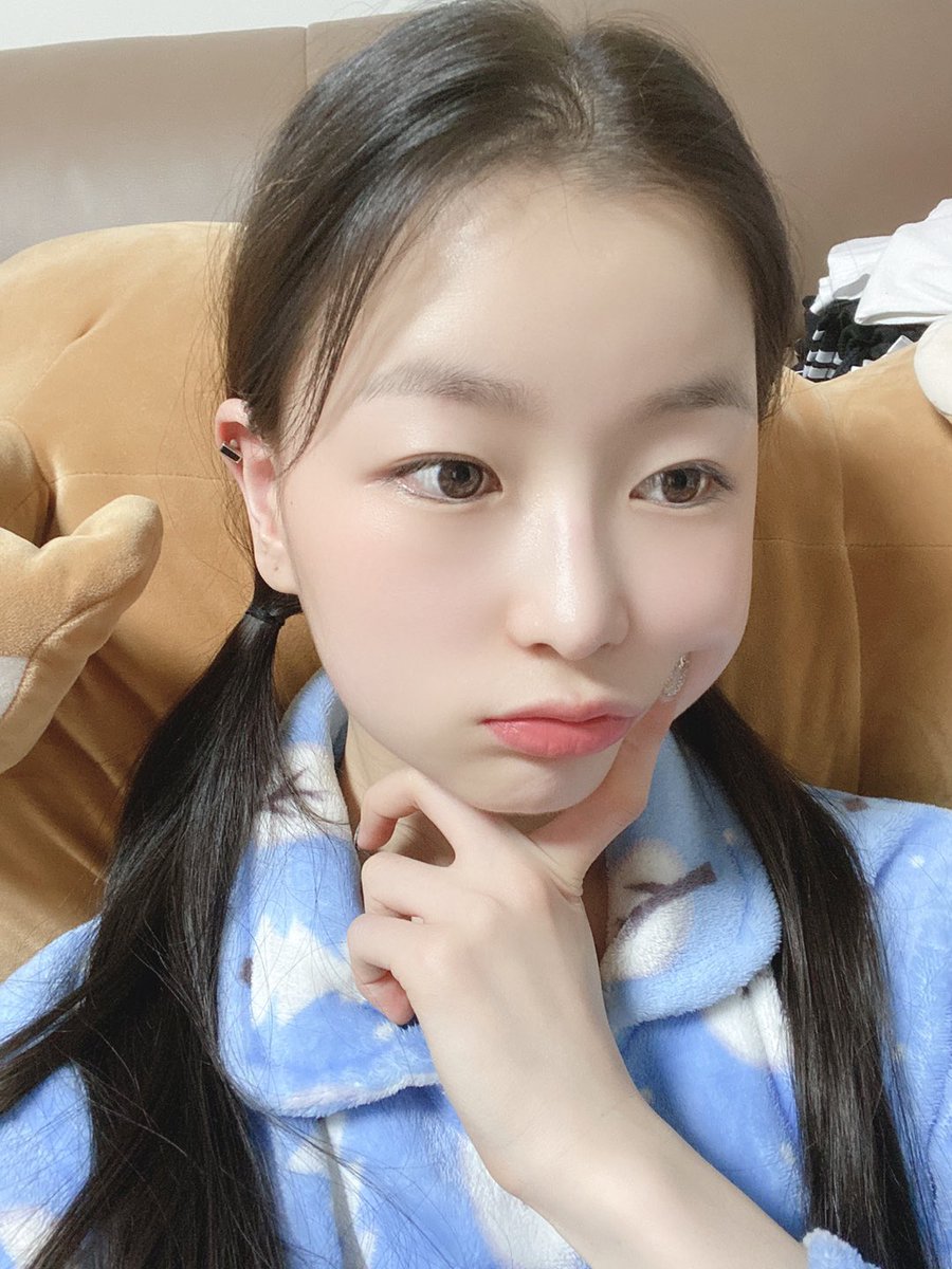 BVNDIT_official's tweet photo. [#승은] 수면잠옷 부자인 은이가 심심해서 양갈래 해봤어요ㅋㅋㅋㅋㅋ🥰 언니들이 보면 우웩하겠지...🤪😆그래도 후다닥 놓고 가야지😉 반딧불 굿나잇❣❣️️ㅎㅎㅎ
#BVNDIT #밴디트 https://t.co/22EmpMkNRR