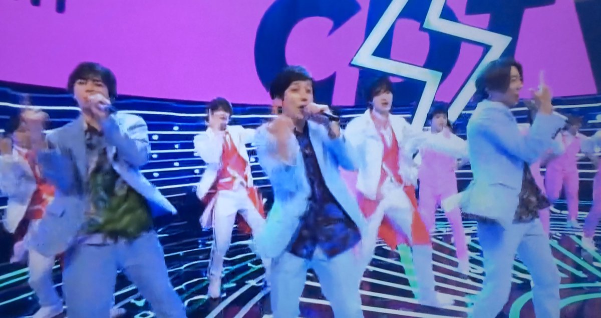 Satoshi10271126's tweet photo. Happinessのときの振り付けが、山コンビは｢A・RA・SHI｣、風っ子は｢Turning up｣、そして全員では｢愛を叫べ｣
全力で私たちに笑顔と元気を届けてくれた。本当にありがとう。やっぱり嵐は"my number one"
#嵐 
#カウントダウンTVライブライブ https://t.co/Cc8MJwPxd9
