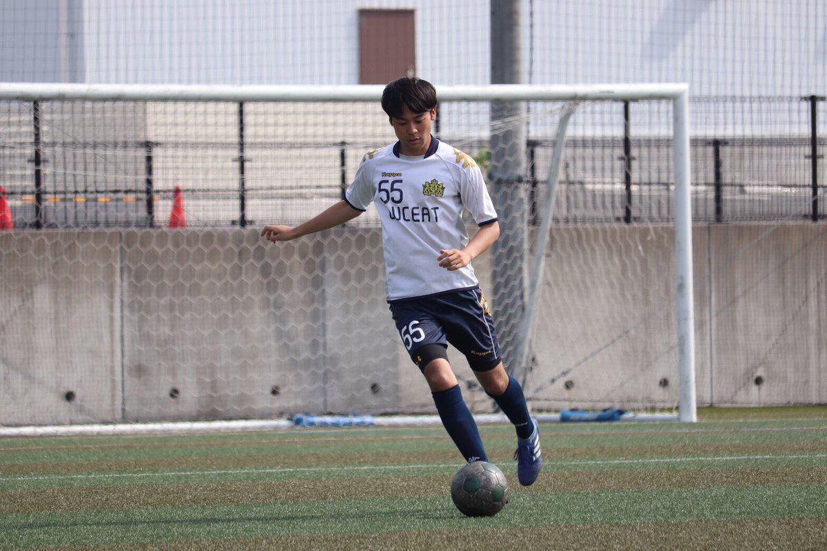 Luceat2012's tweet photo. 【幹部紹介】
Luceatの会長！！
#55  田邉亮太郎
イケメンで高身長だが貧乏とあと一つ足りない。💰
でもプレーは左右蹴れて親切なカバーもできる素敵なCB！
プライベートでは弟が大好きすぎてInstagramのストーリーに弟を載せすぎてしまうほどのブラコン。🤫 https://t.co/A1w1JLdfvY