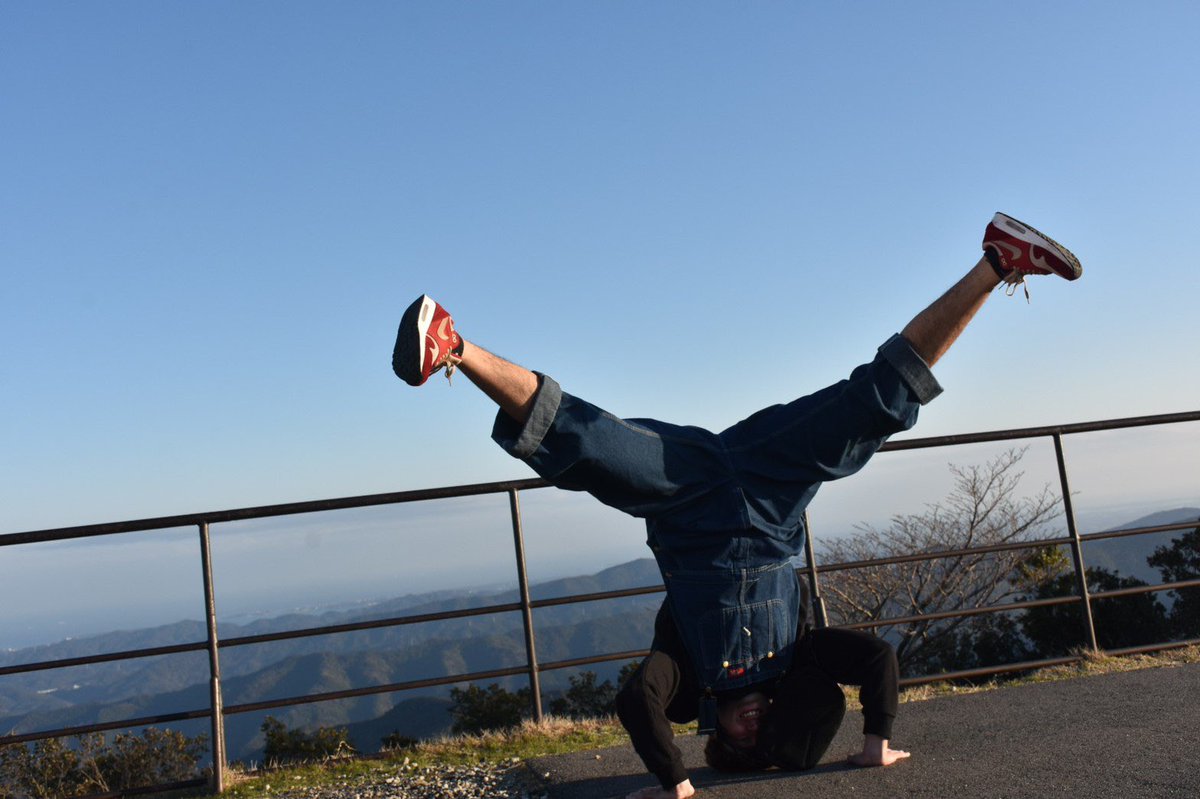 Luceat2012's tweet photo. 【幹部紹介】
Luceatの会長！！
#55  田邉亮太郎
イケメンで高身長だが貧乏とあと一つ足りない。💰
でもプレーは左右蹴れて親切なカバーもできる素敵なCB！
プライベートでは弟が大好きすぎてInstagramのストーリーに弟を載せすぎてしまうほどのブラコン。🤫 https://t.co/A1w1JLdfvY
