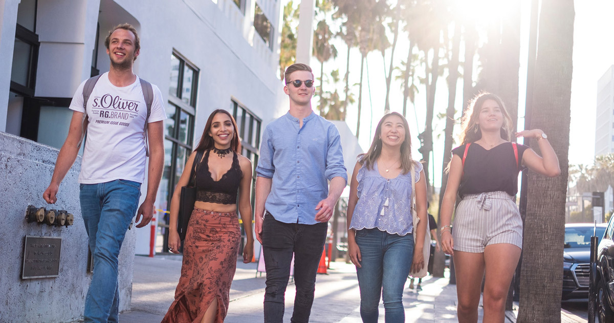 Kings_Education's tweet photo. Take advantage of your downtime by making plans for your future. 

Read inspirational stories from  Kings students across our schools in the UK and USA on our Kings Life blog: https://t.co/aATACjxsXO

Where will you go? Who will you meet? What will you learn? #KingsEnglish https://t.co/3Muktn3E3A