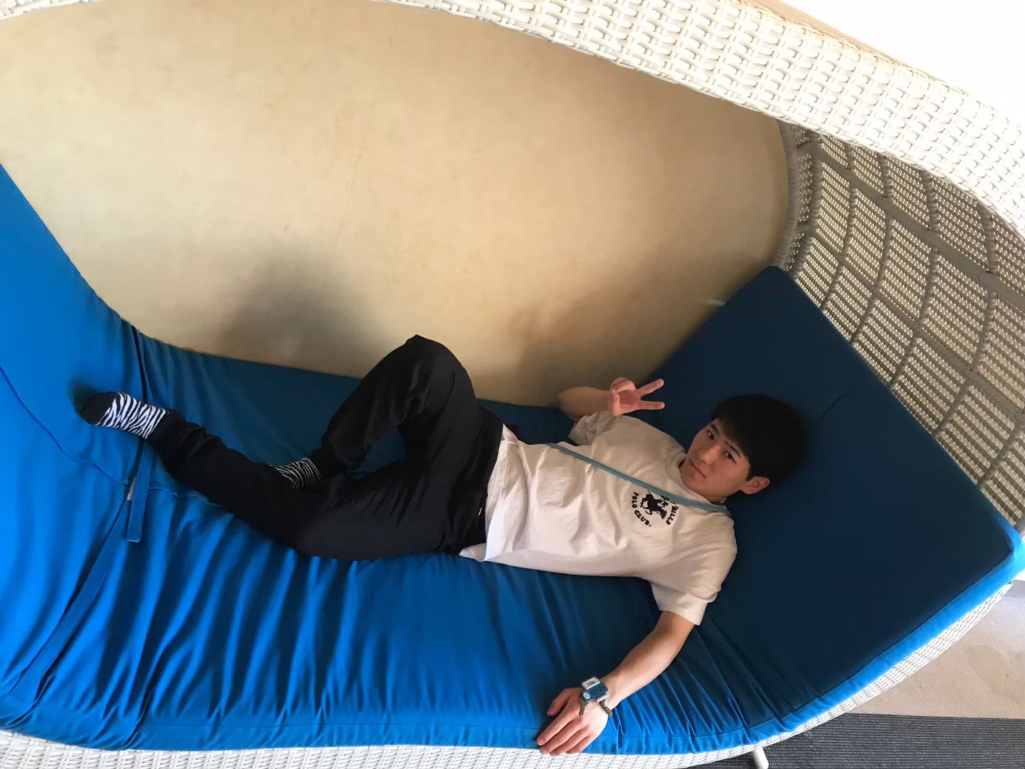成城大学 男子バレーボール部 鈴木 悠輔 経済2 ポジション L 出身校 大宮北 リベロ以外にもピンチサーバーとして重要な役割を果たす レセプションがとても上手い その繊細さはやはり彼の得意分野であるゲームから活かされているのだろう 給料が入る