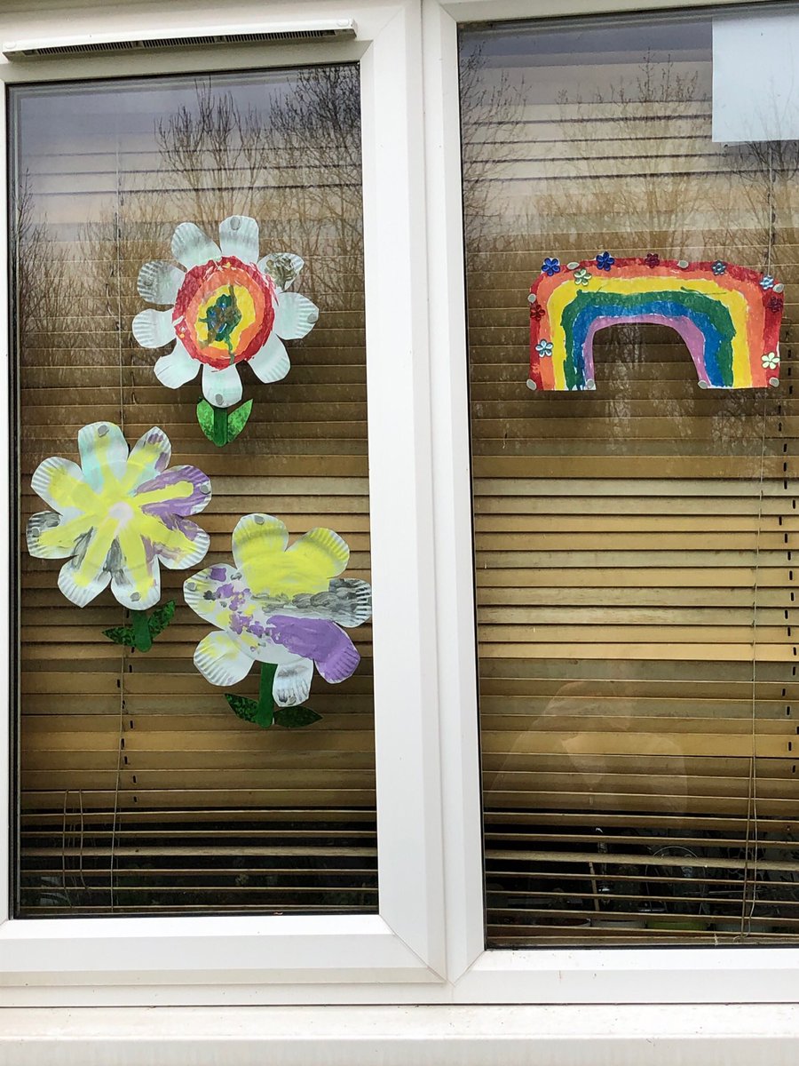 1kemsingbrownie's tweet photo. Here are some #WellnessWindows #WindowsOfJoy that the Brownies have done in #Kemsing @GGKnoleDivision @guidingkentwest @Guiding_LaSER https://t.co/zueqXdjJN8