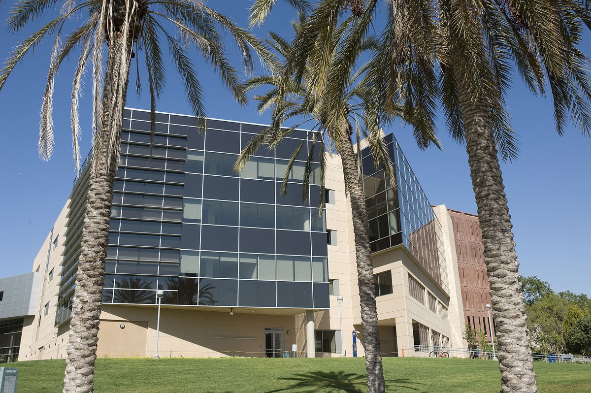 calpolypomona's tweet image. Broncos - The University Library and 24-hour computer lab are closed until further notice. CPP students, if this poses challenges, email studentsuccess@cpp.edu. There are some loaner laptops available. Many resources and services remain online. #Healthalert #cpp #cpplibrary