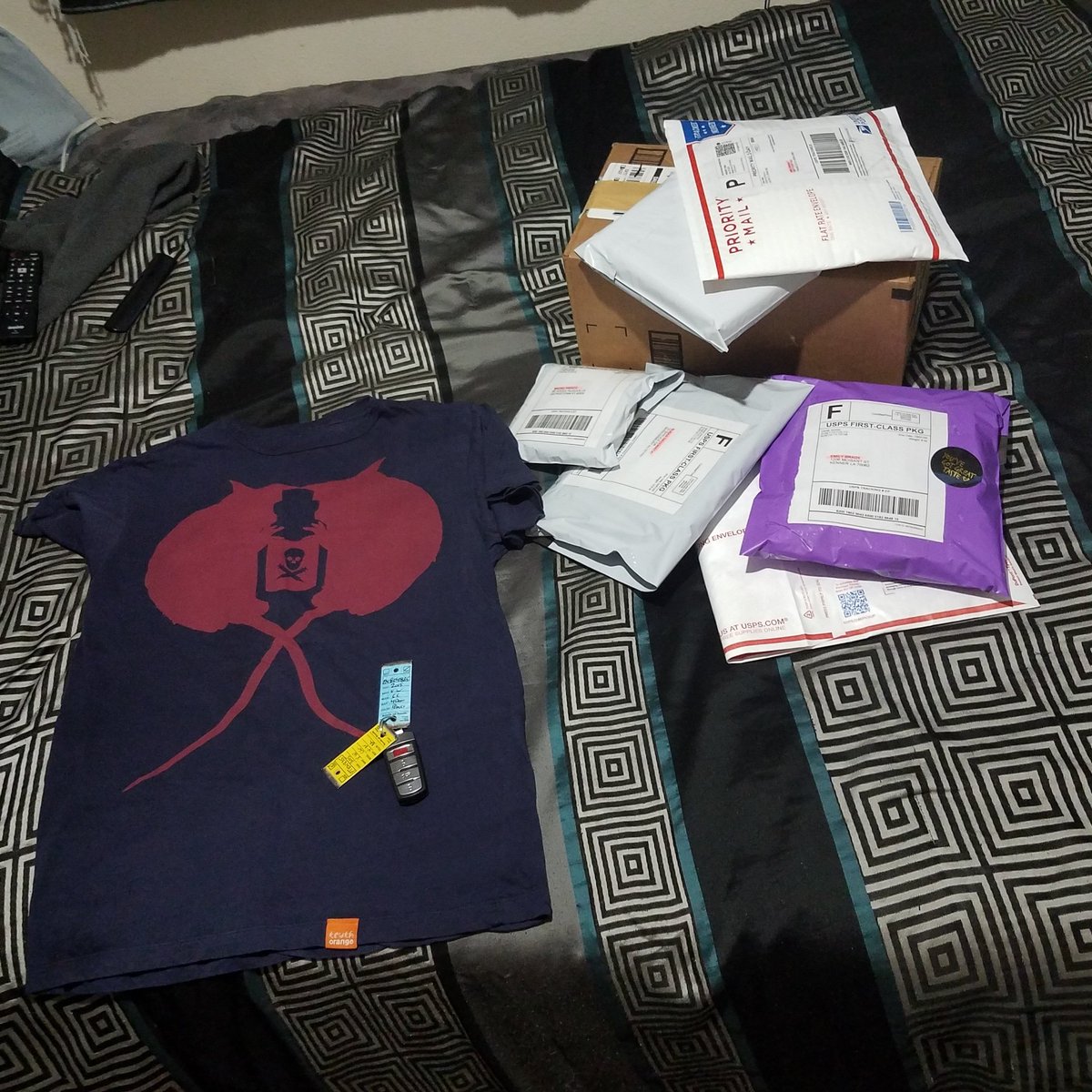 eardot860's tweet photo. Monday Mini Stack🥞🙏🏾🙏🏾, Super grateful for these weekend sales. Thanks Again and be safe out there. 😷 #ministack #mercariseller #poshmark #poshcommunity #resellers #fliplife #resellercommunity #atxflip https://t.co/tLL1QdZ113