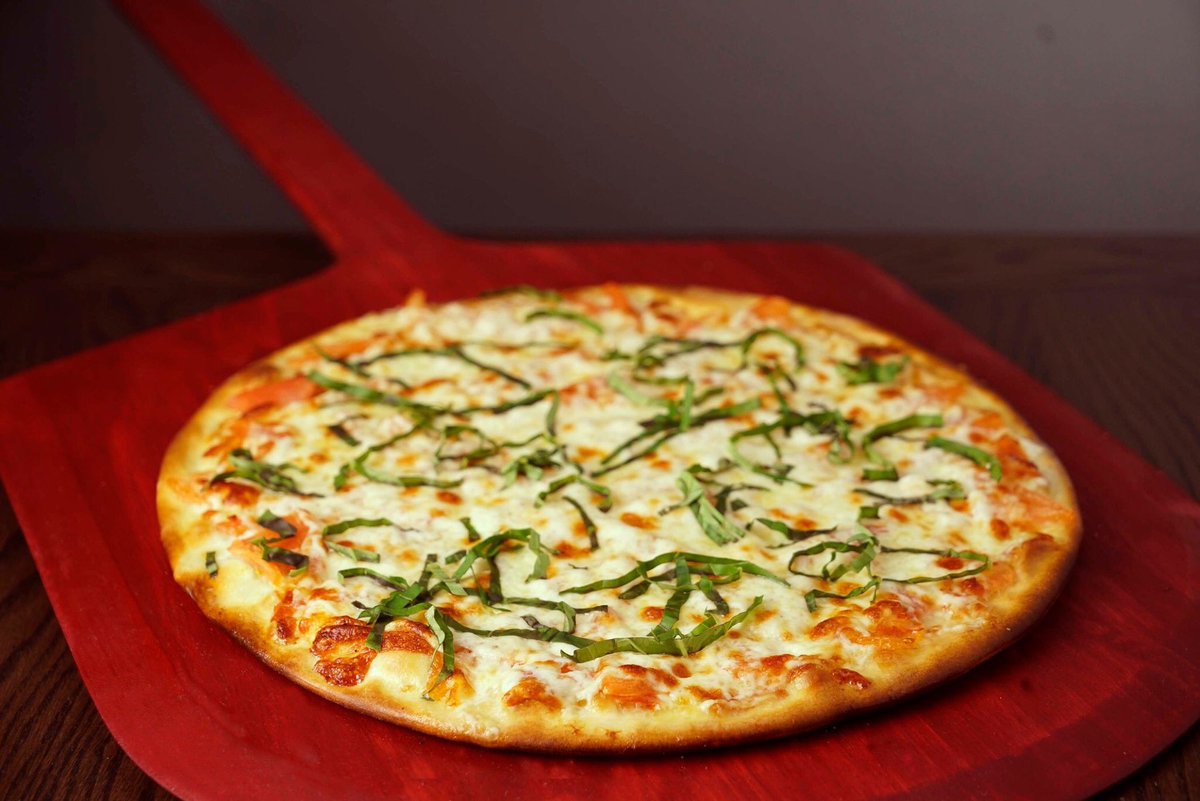 🍃 Spring is in the air, can you smell the haunting aroma of our delicious Rosati’s Pizzas? Order any of our favorite pizza combinations today👍 Call or click @ rosatispizza.com🍕
#rosatipizza.com #wereopen #open #carryout #delivery #pizzadelivery #letuscookforyou #1964