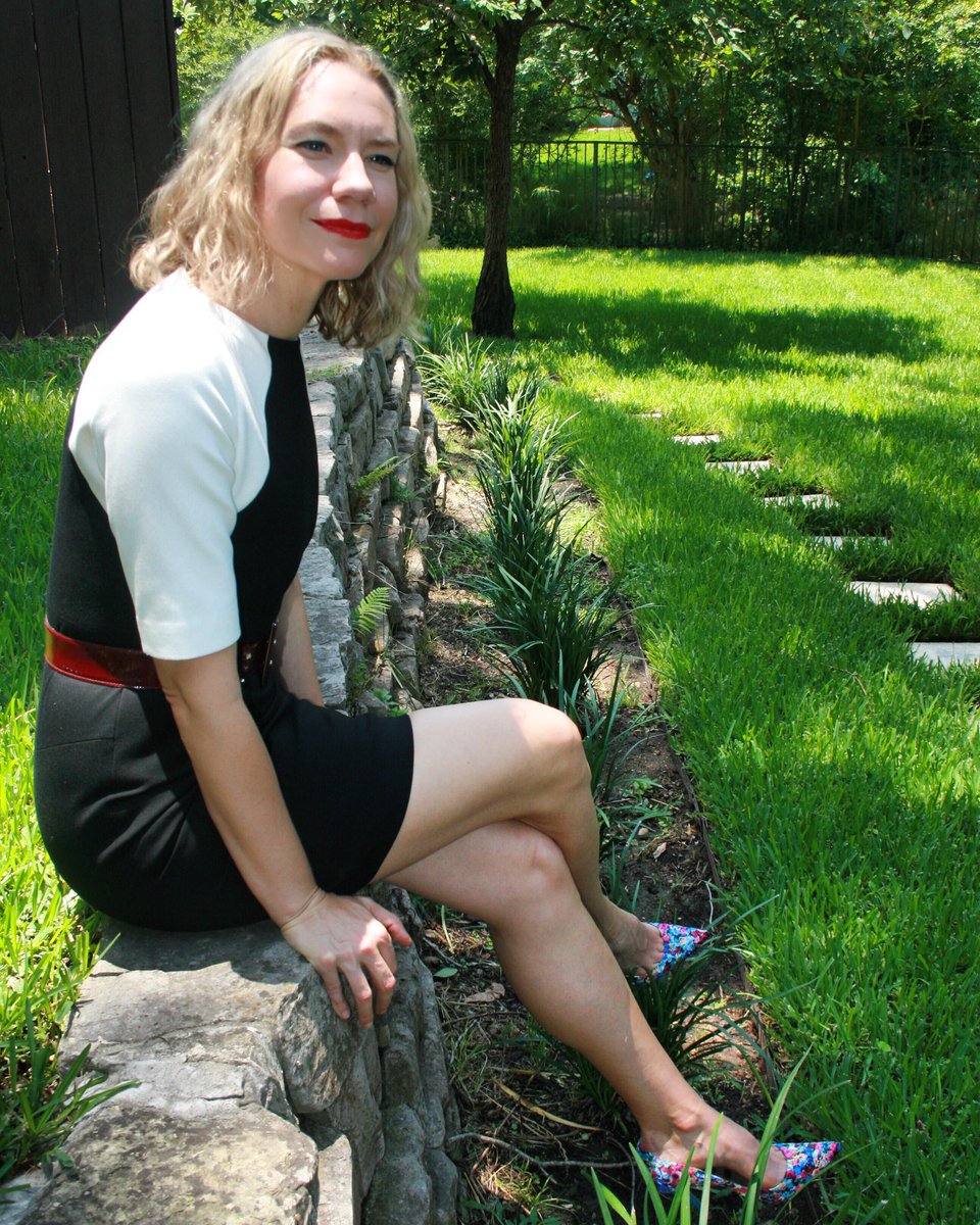 amberleaf's tweet image. Gloomy quarantine days can’t keep us down. Especially when we’re wearing this fabulous dress. The Claire Dress - Now Available 🤍🖤 #monslay 

The Claire Dress
amberleaf.com