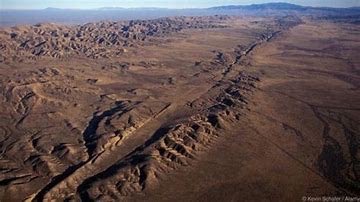 #FunFact The earth is slipping along the San Andreas fault at a rate of about 2" annually. In about 15 million years, Los Angeles and San Francisco will be neighbors. 🏠