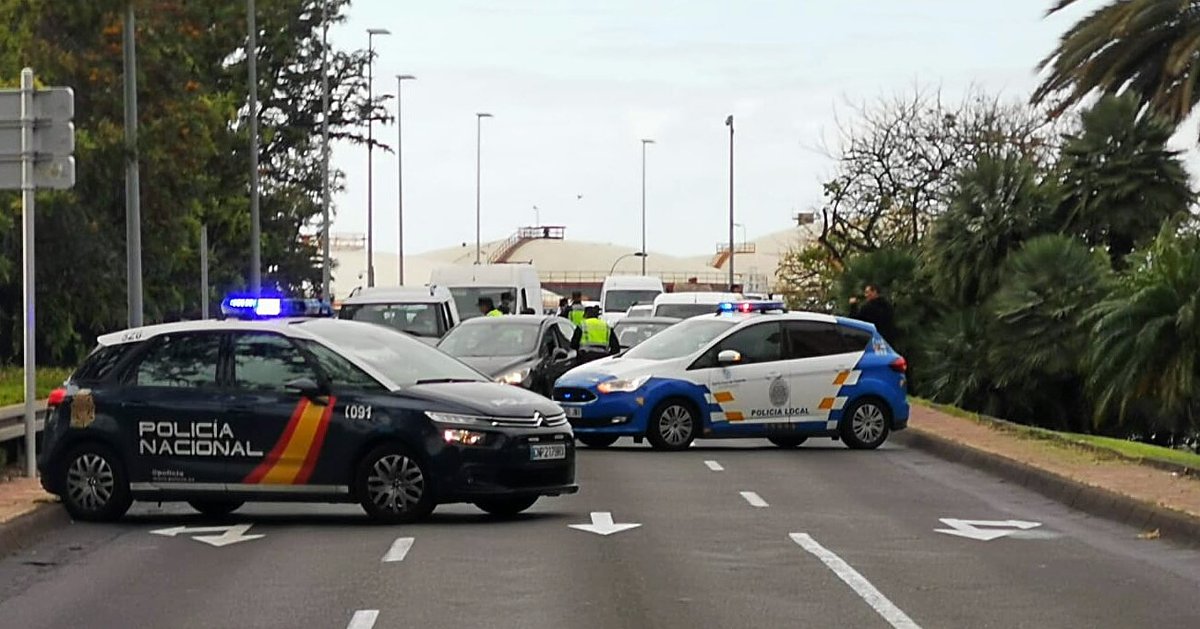 tino_guzman's tweet image. 🚨 La #PolicíaLocalSC ha identificado a 5.974 personas desde la activación de directrices contempladas en el decreto estatal  #EstadodeAlarma
La desobediencia a la normativa sobre movilidad y los límites a la circulación se salda, hasta el momento, con 6 detenciones desde 14 MAR