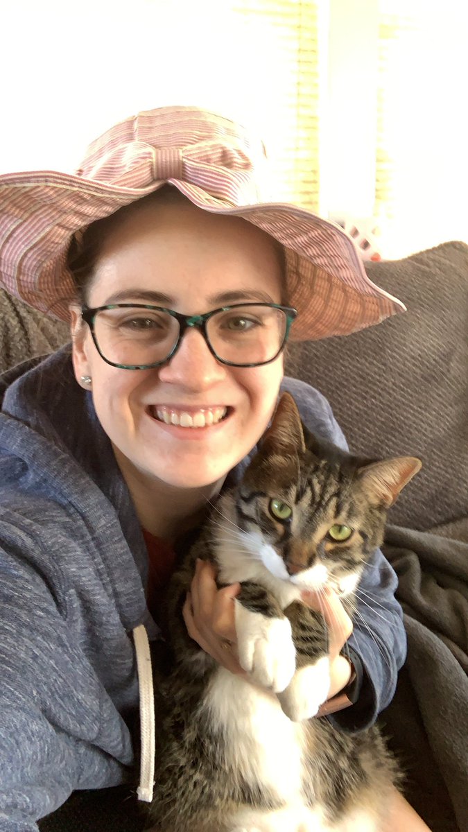 miss_grade's tweet photo. I got a hat and a cat! Happy Crazy Hat Day!! #oakridgemustang #crazyhat #gomustangs https://t.co/D9JaHtxhkg