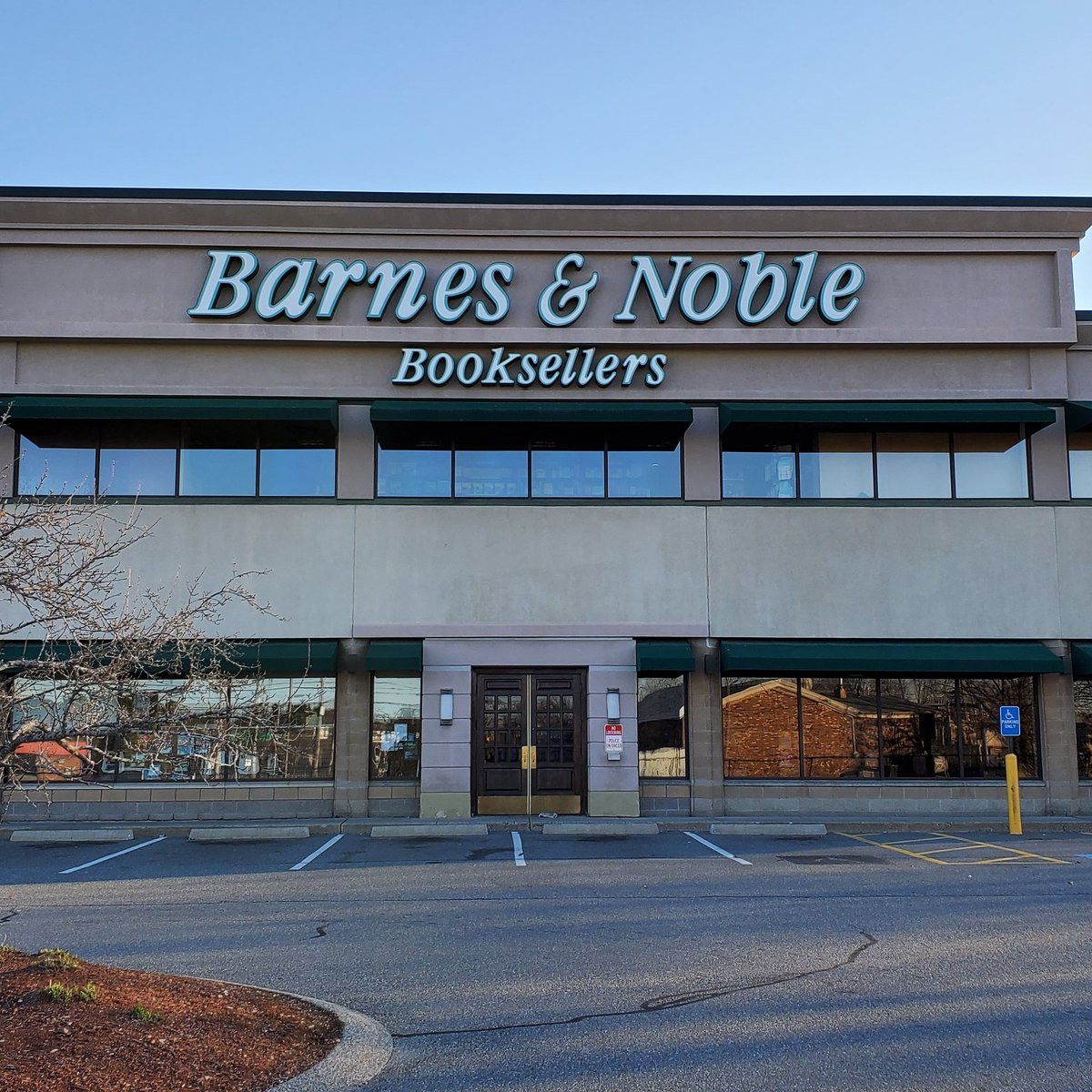Bnsalem On Twitter Barnes And Noble In Salem Nh Is Offering Pay Over The Phone Pick Up Curbside Or Ship To Home From 900 Am Till 430 Pm We Have You Covered