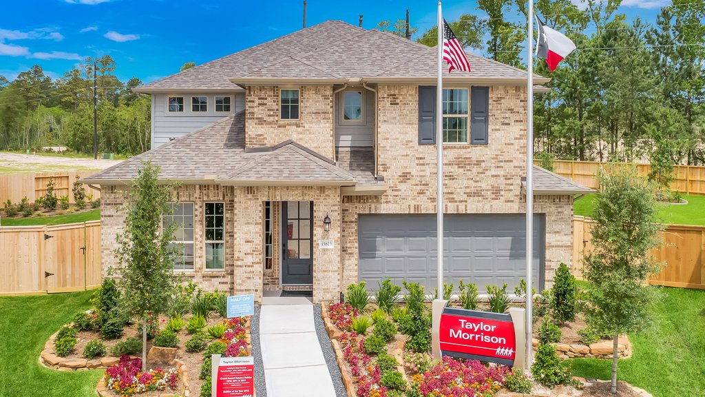 HoustonTM_Homes's tweet photo. The Bordeaux #ModelHome at Balmoral in #HumbleTX has options to fit your #lifestyle. It includes 4 bedrooms featuring walk-in closets with the possibility to convert the tandem garage and flex room into bedrooms 5 and 6. Learn more: https://t.co/uU45t9X3kW #HoustonRealEstate https://t.co/YlaLRCEolR